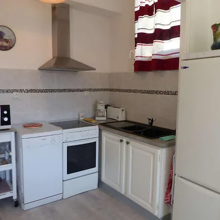 Climatise Au Centre Du Lavandou, 3 Avec Balcon, Proche Commodites - Fr-1-308-157 * Le Lavandou