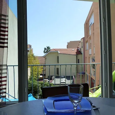 Climatise Au Centre Du Lavandou, 3 Avec Balcon, Proche Commodites - Fr-1-308-157 Apartment