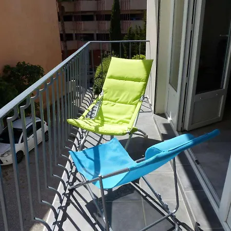 Apartment Climatise Au Centre Du Lavandou, 3 Avec Balcon, Proche Commodites - Fr-1-308-157 *
