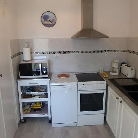 Apartment Climatise Au Centre Du Lavandou, 3 Avec Balcon, Proche Commodites - Fr-1-308-157