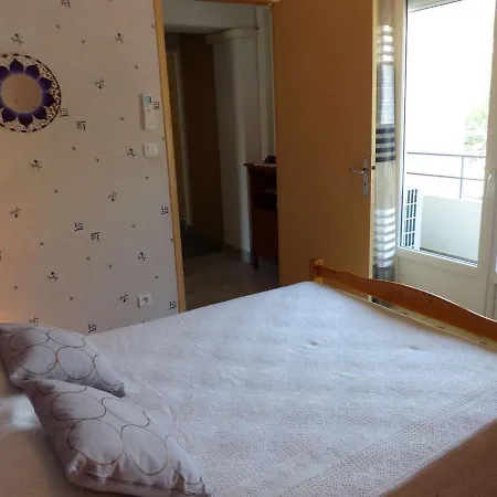 Climatise Au Centre Du Lavandou, 3 Avec Balcon, Proche Commodites - Fr-1-308-157